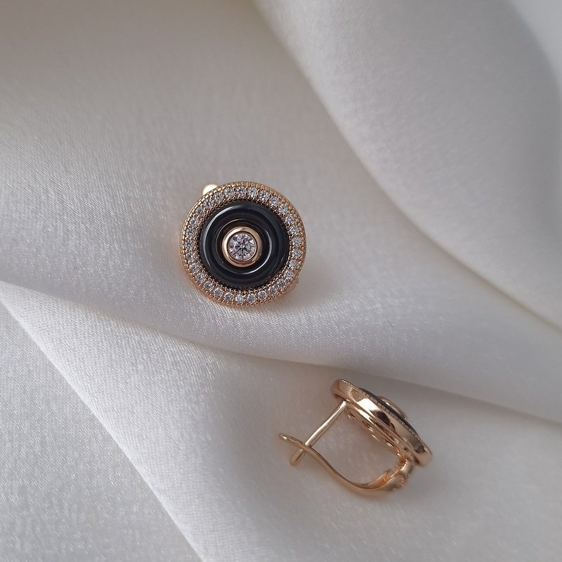 Auskarai su keramika